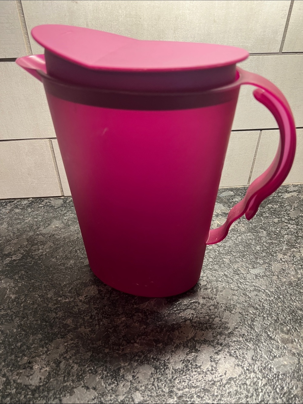 Tupperware Impressions Rocker Lid Slim. Fits on Fridge’s small spaces. Raspberry